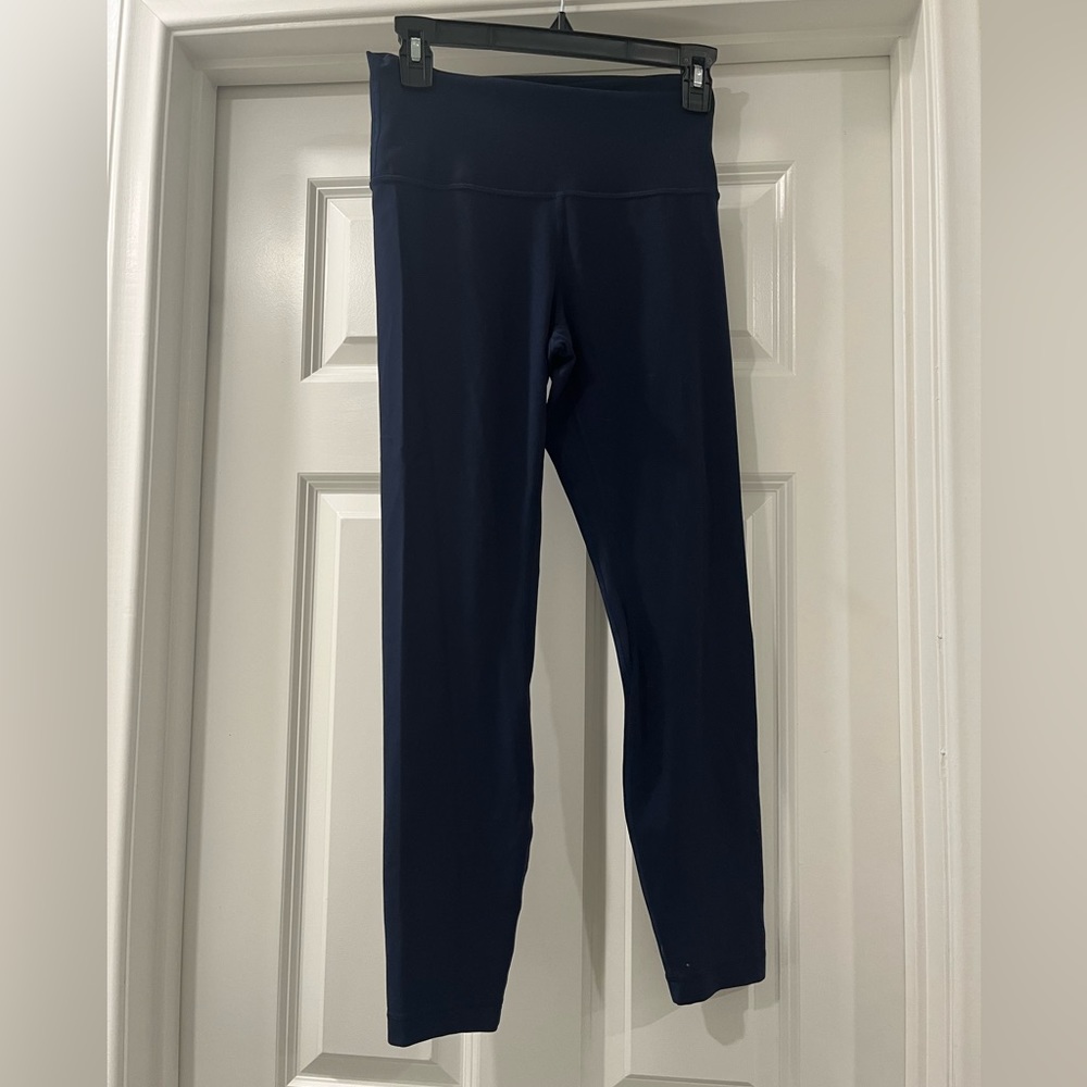 Lululemon size 6 wunder under training leggings.